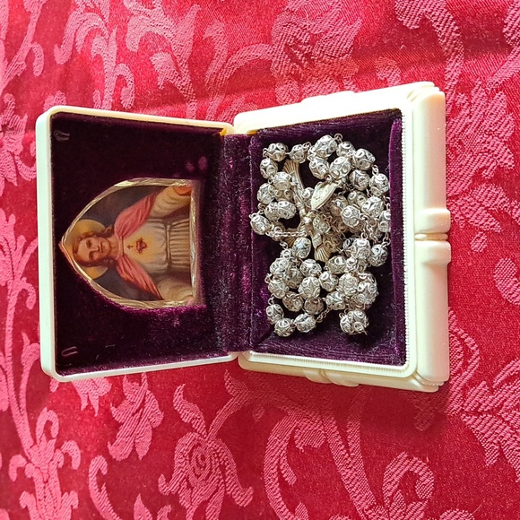 Vintage 1950s  Sterling Rosary and Celluloid Rosary Box - Picture 3 of 8